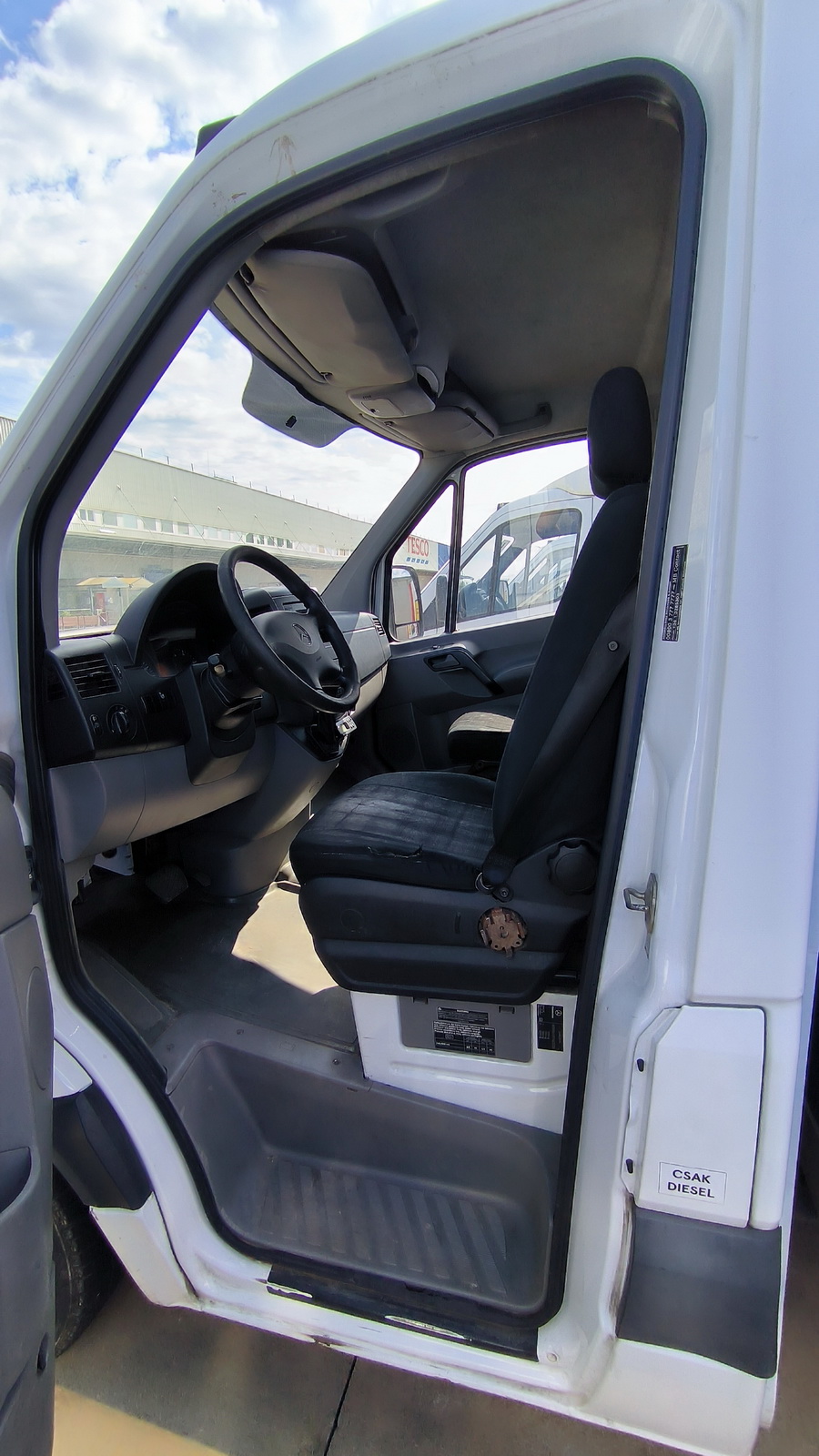 Hűtős kisteherautó 9