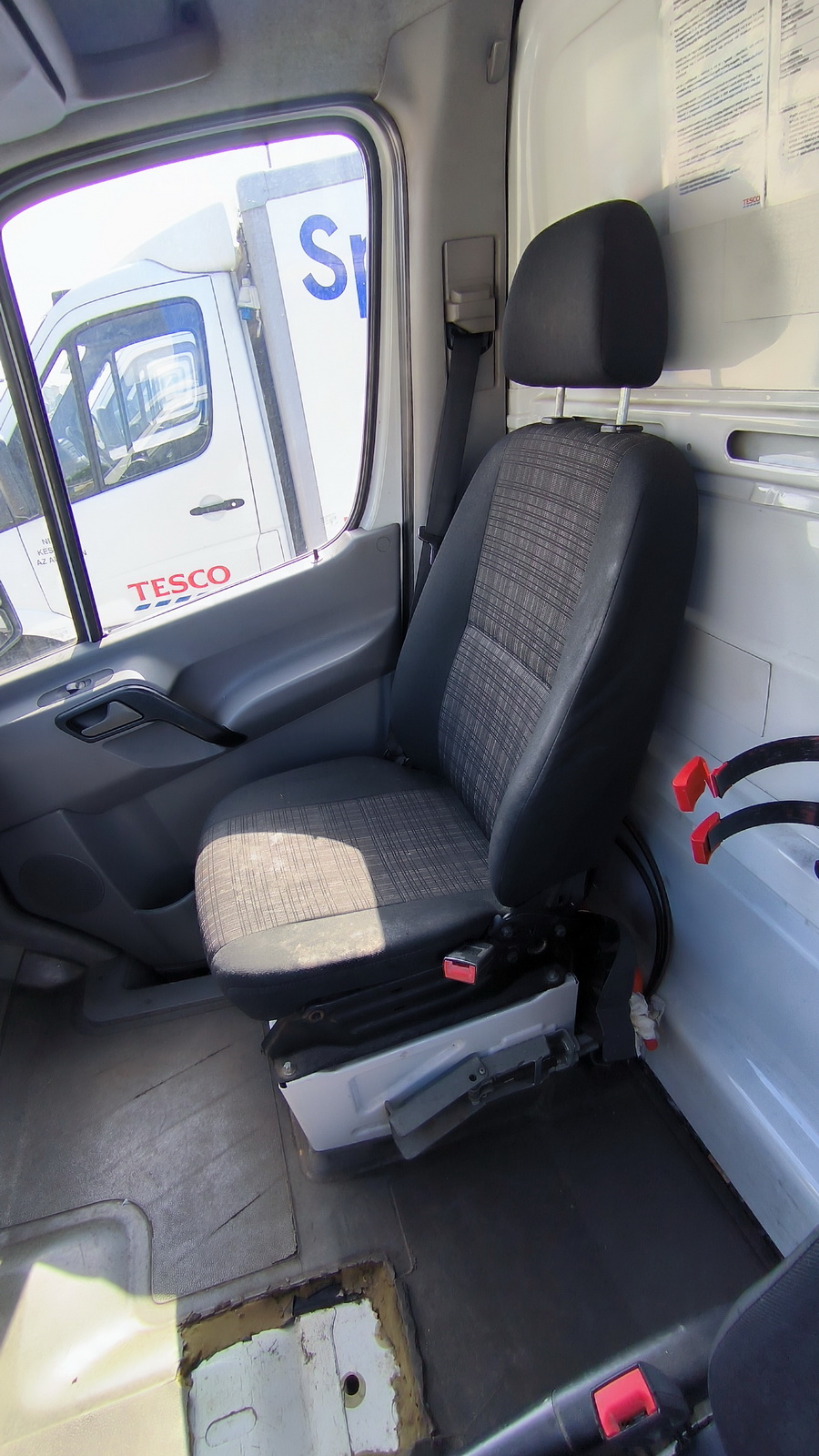 Hűtős kisteherautó 10