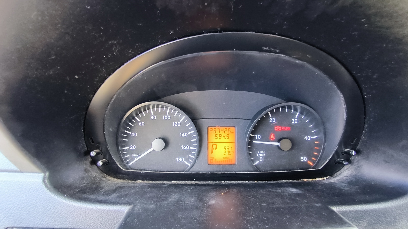 Hűtős kisteherautó 2