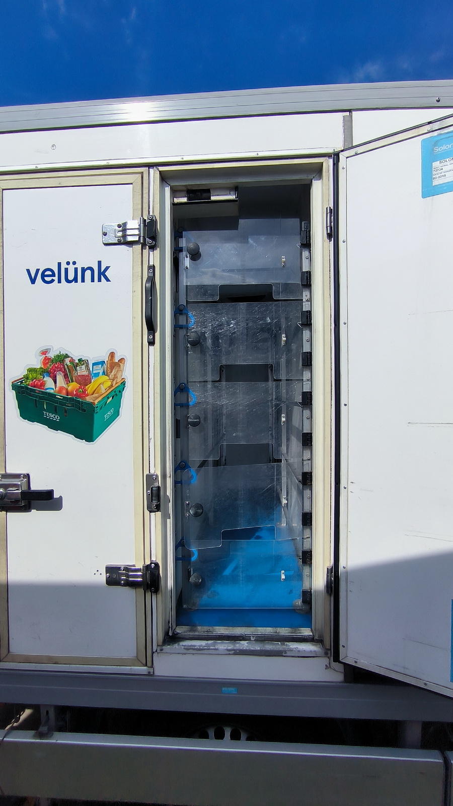 Hűtős kisteherautó 7