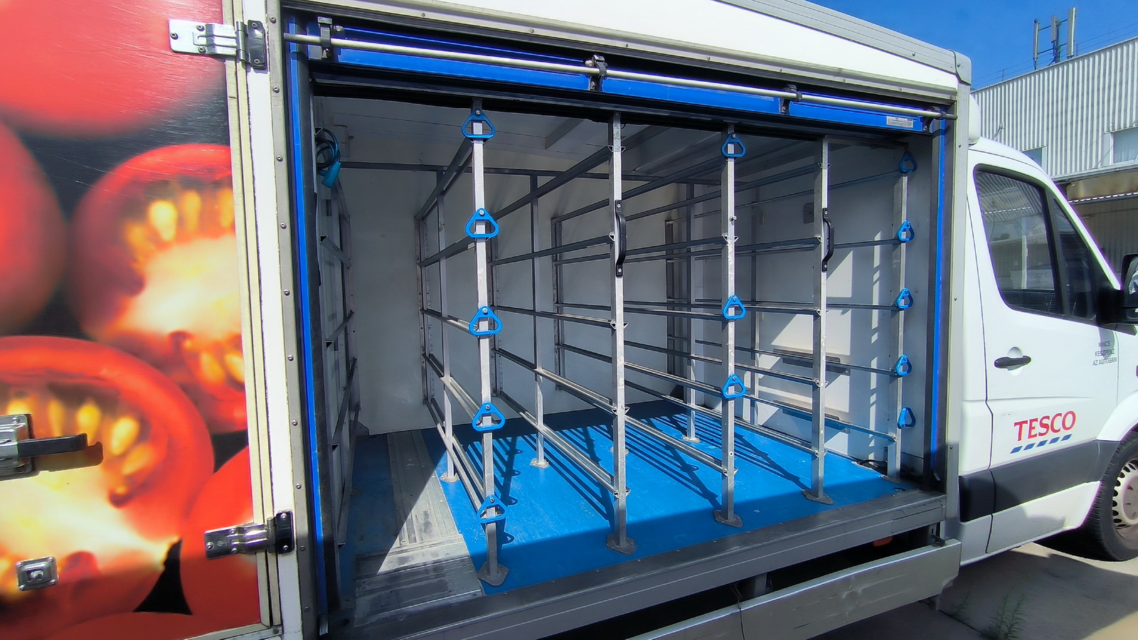 Hűtős kisteherautó 8