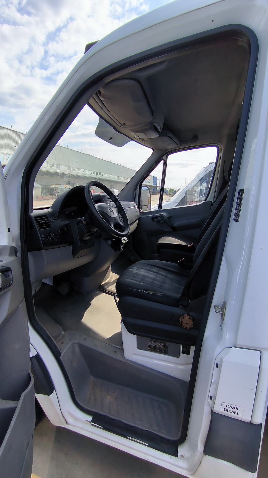 Hűtős kisteherautó 9