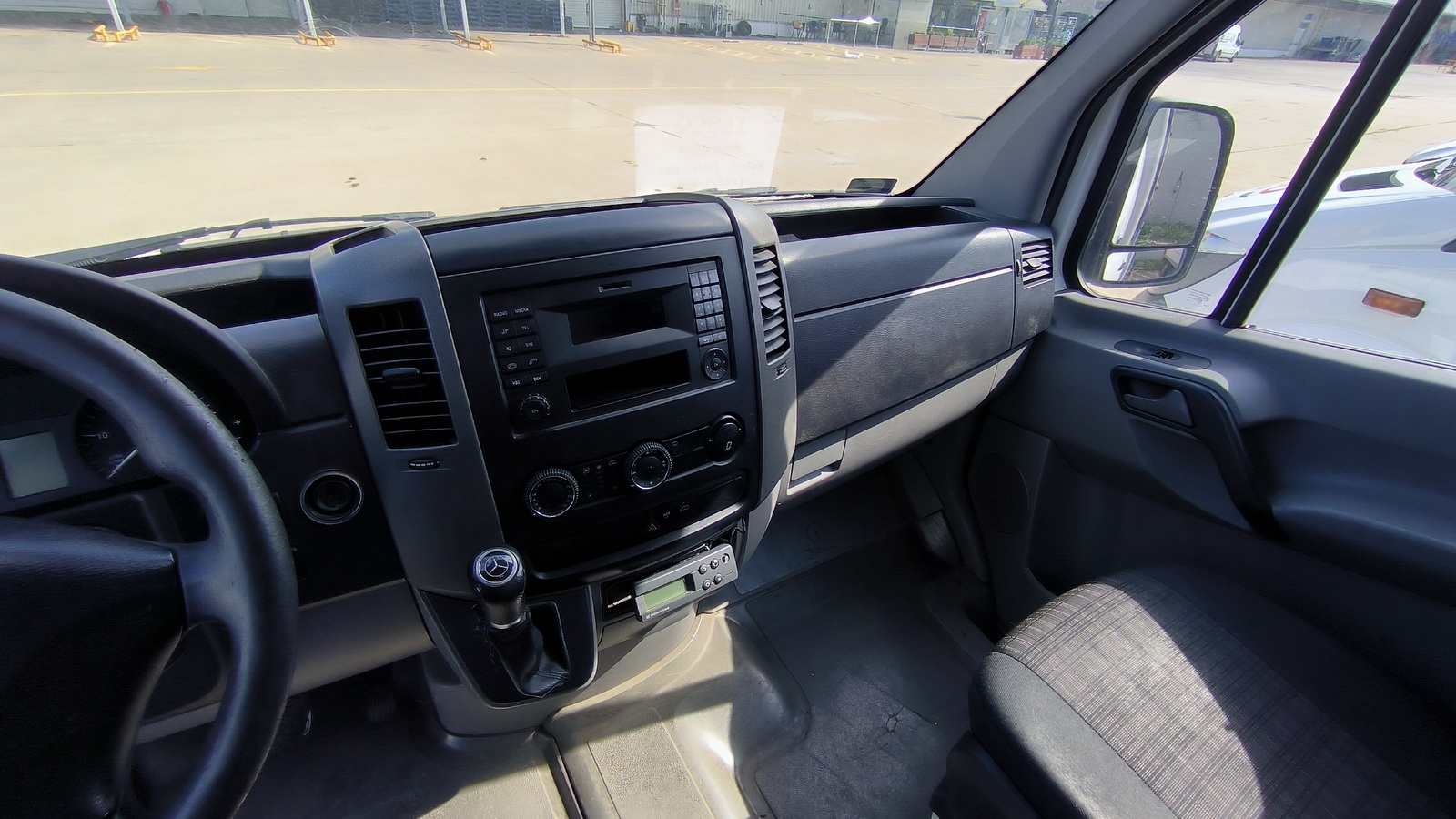 Hűtős kisteherautó 10