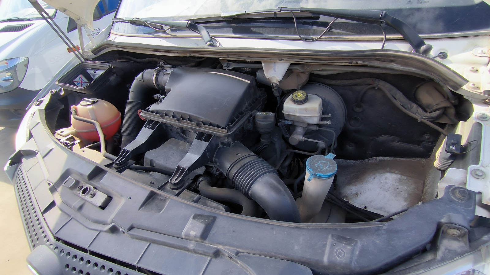 Hűtős kisteherautó 14