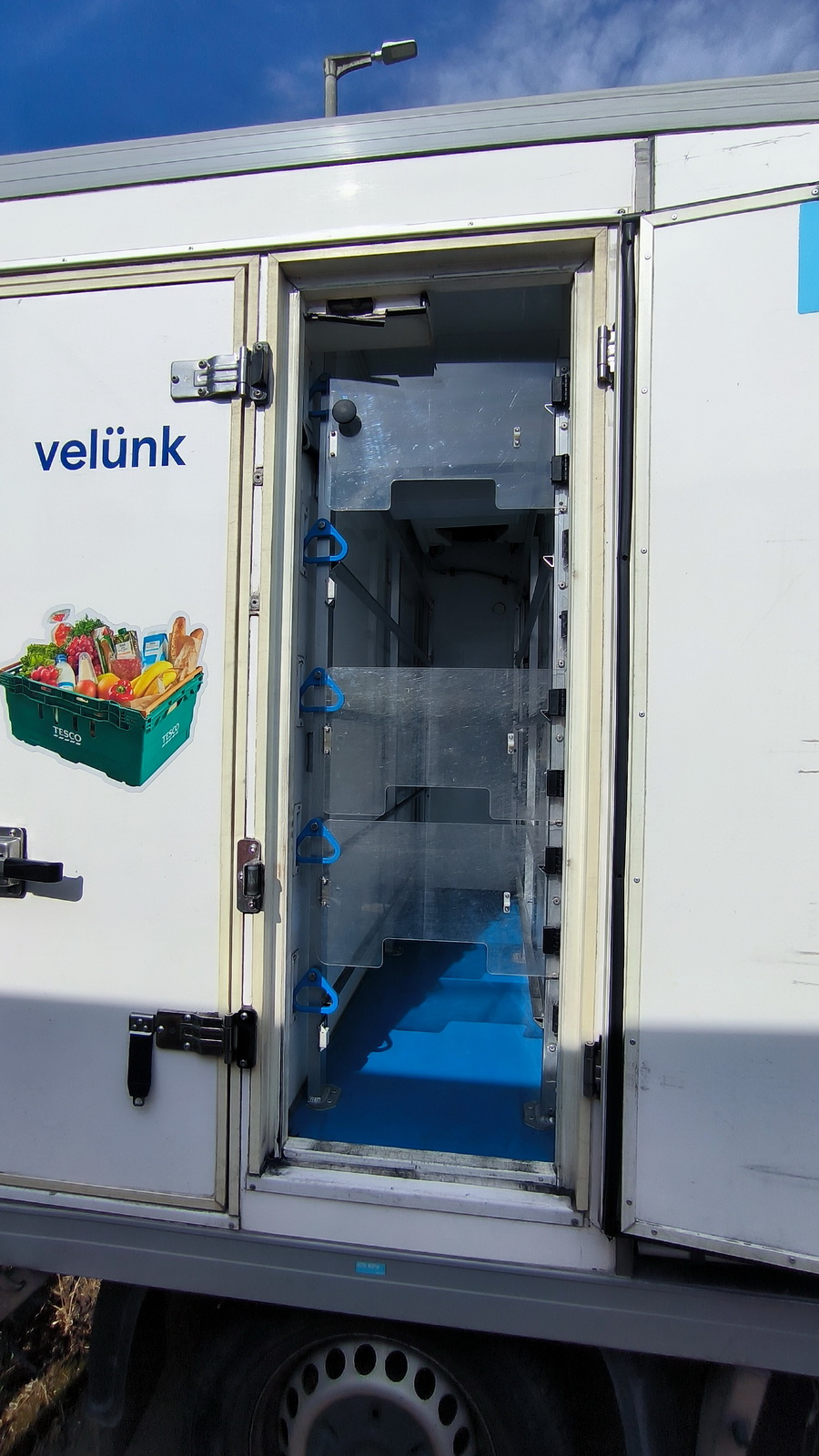 Hűtős kisteherautó 7