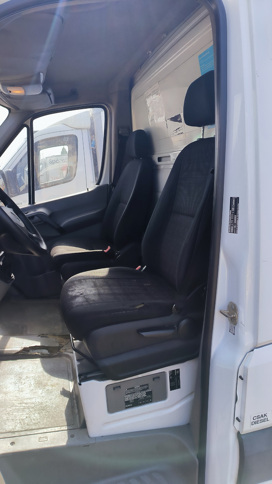 Hűtős kisteherautó 10