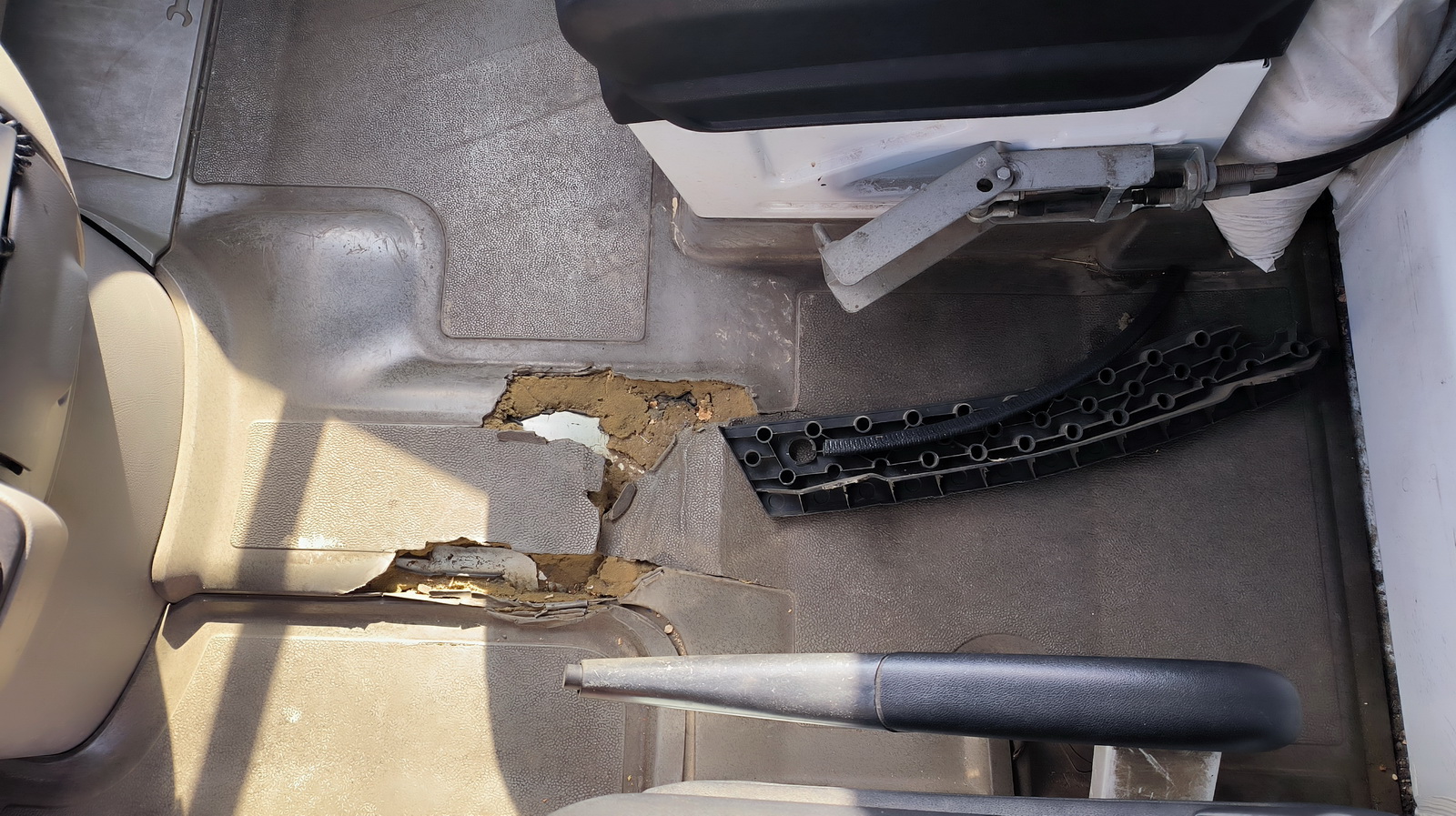 Hűtős kisteherautó 15