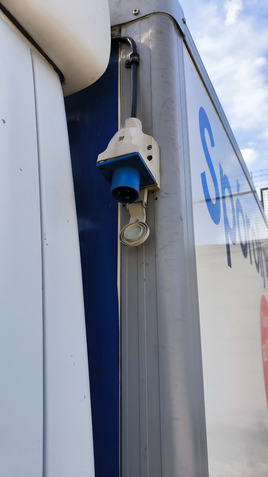 Hűtős kisteherautó 17