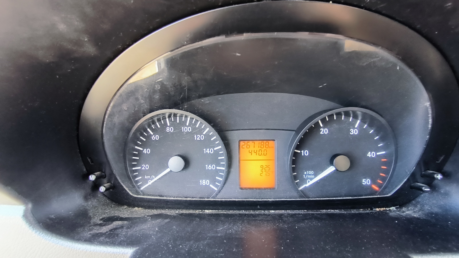 Hűtős kisteherautó 2