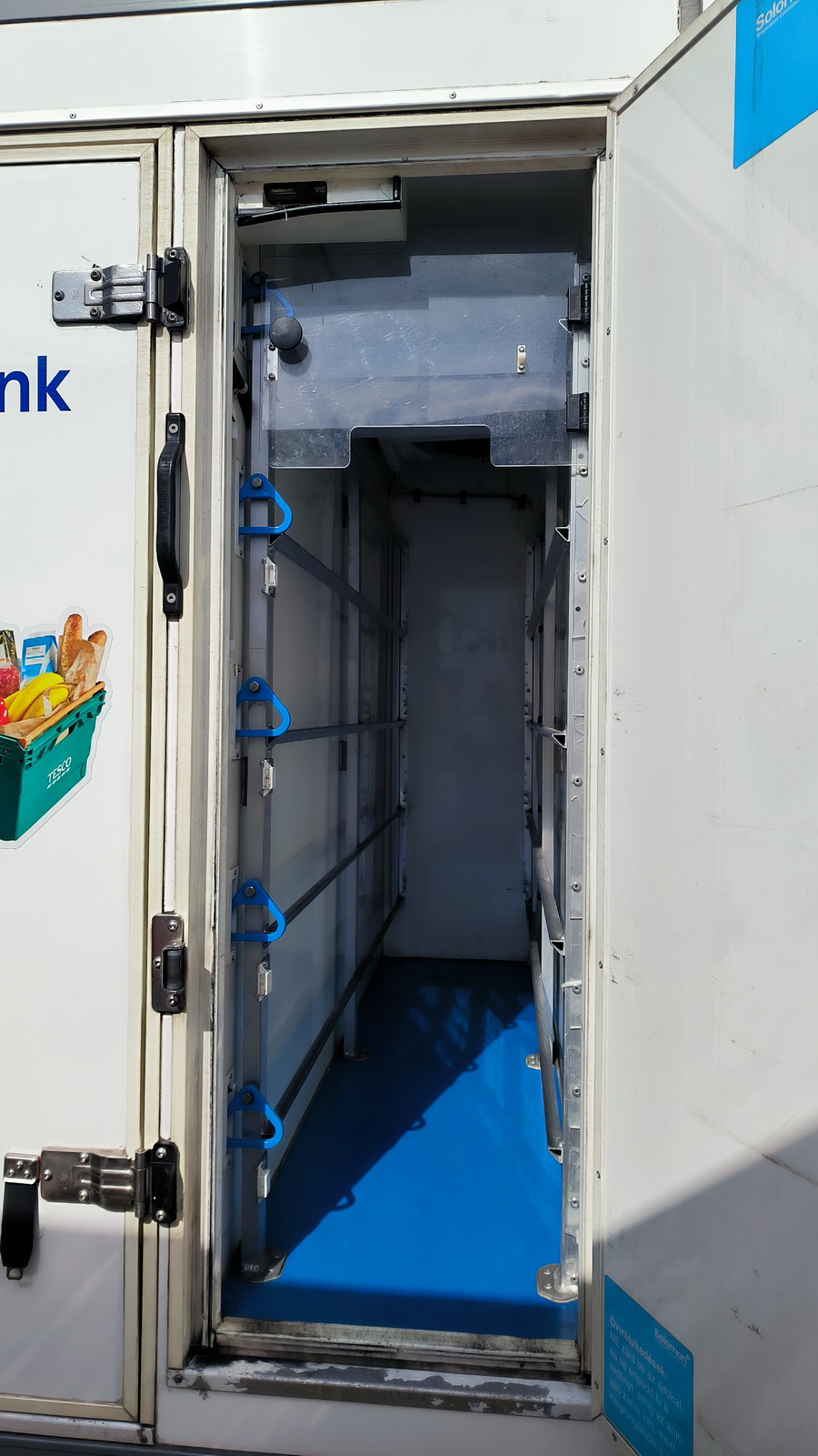 Hűtős kisteherautó 9