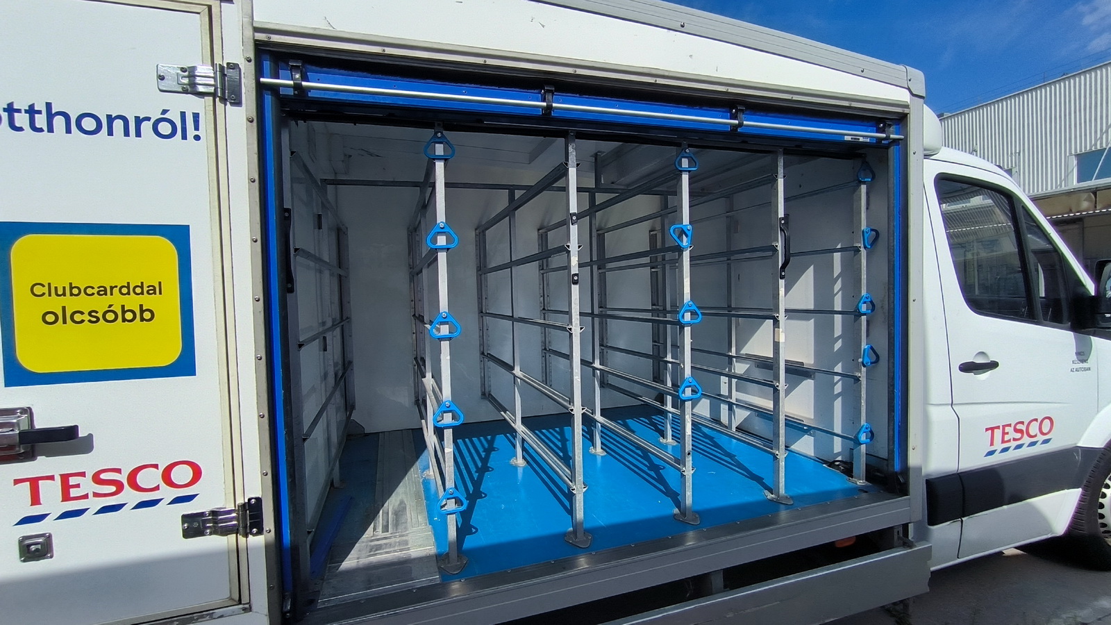 Hűtős kisteherautó 10