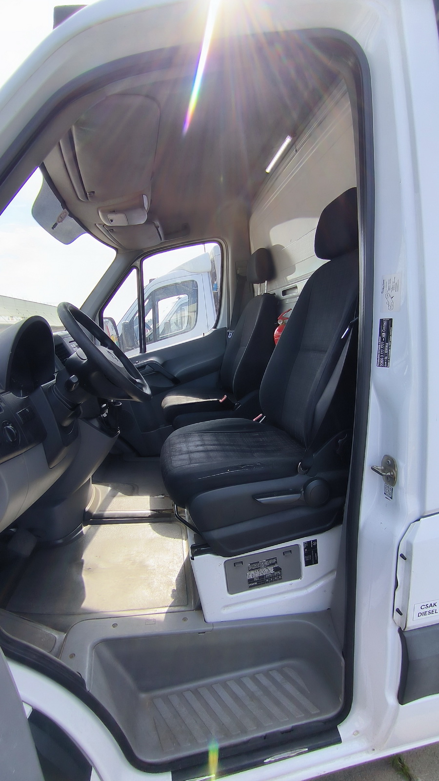 Hűtős kisteherautó 11