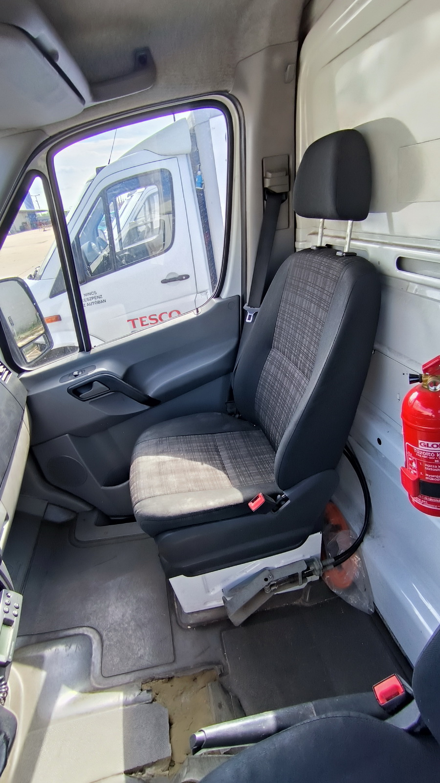 Hűtős kisteherautó 14