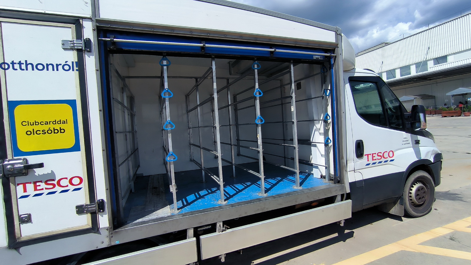 Hűtős kisteherautó 8