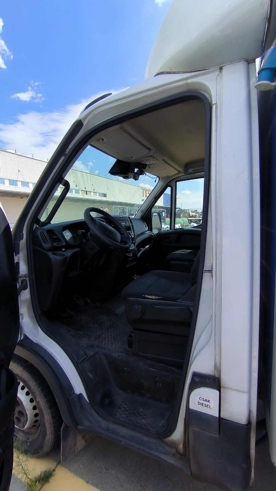Hűtős kisteherautó 9