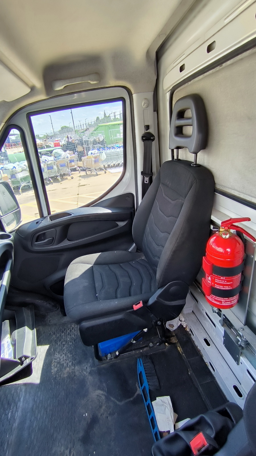 Hűtős kisteherautó 10