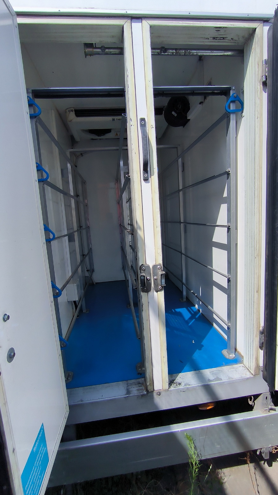 Hűtős kisteherautó 6