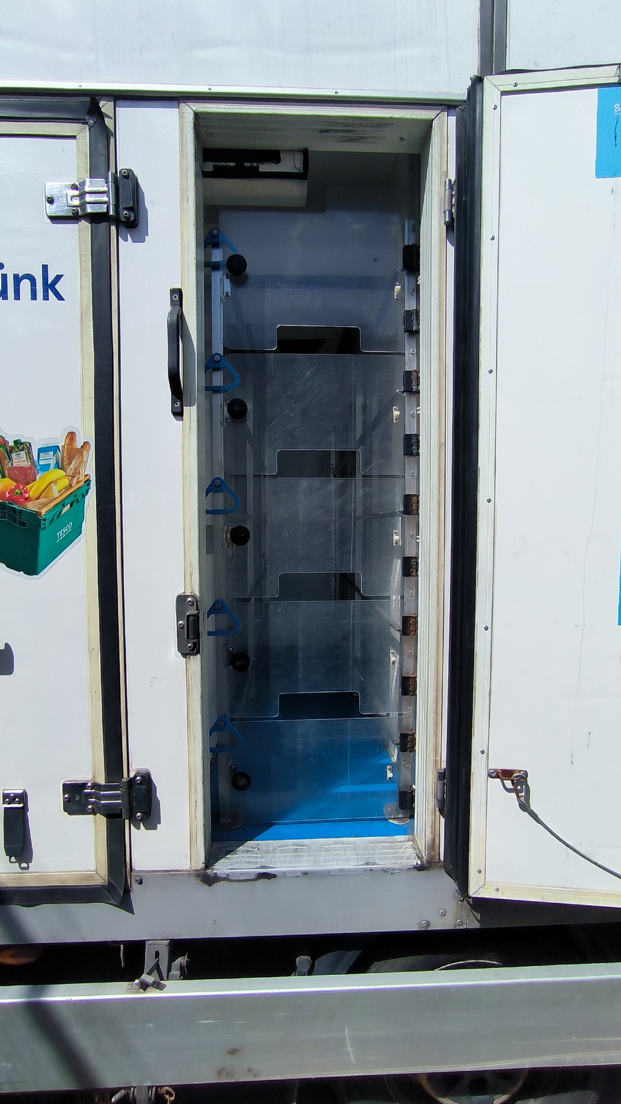 Hűtős kisteherautó 7