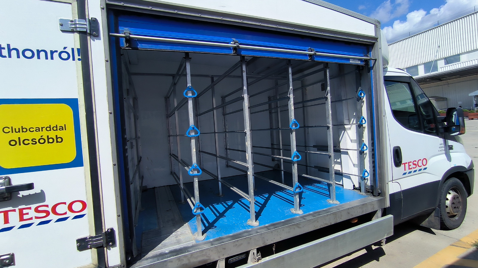 Hűtős kisteherautó 8