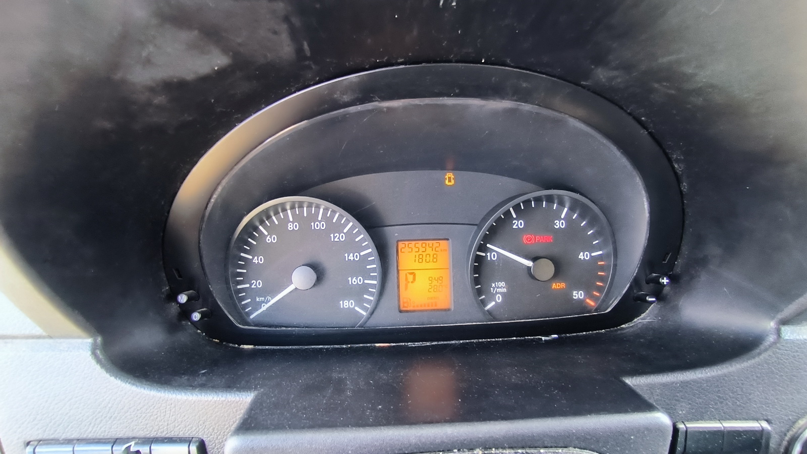 Hűtős kisteherautó 2