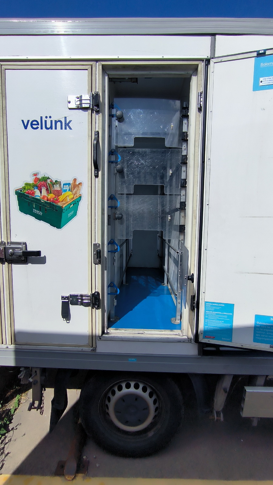 Hűtős kisteherautó 7