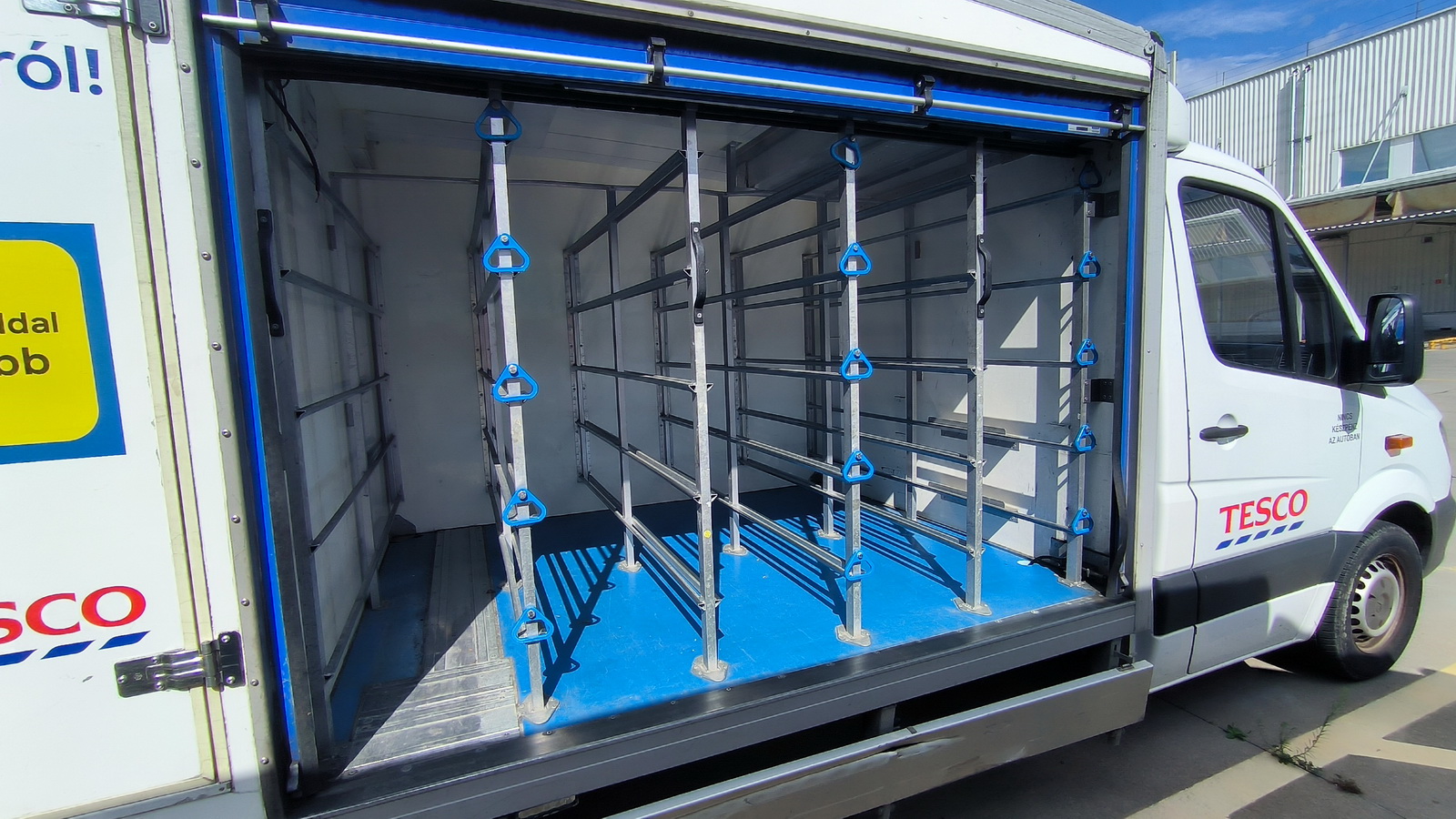 Hűtős kisteherautó 8