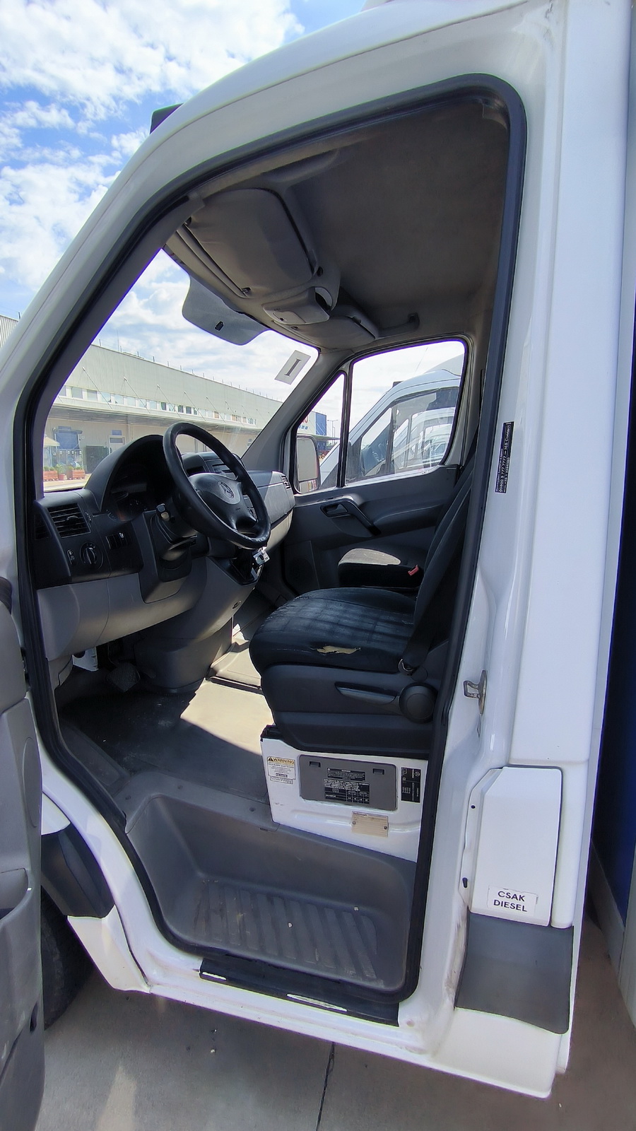 Hűtős kisteherautó 9