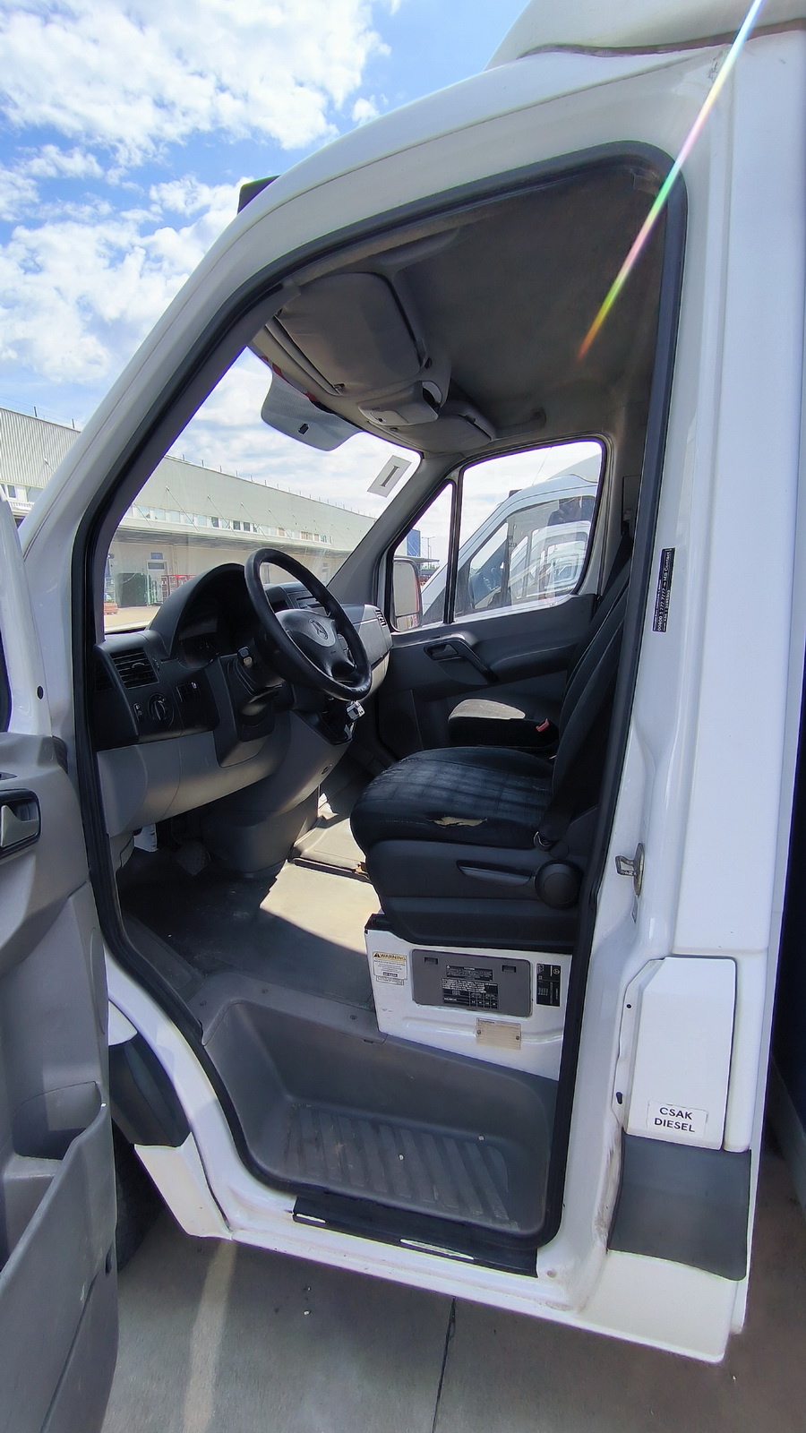 Hűtős kisteherautó 10