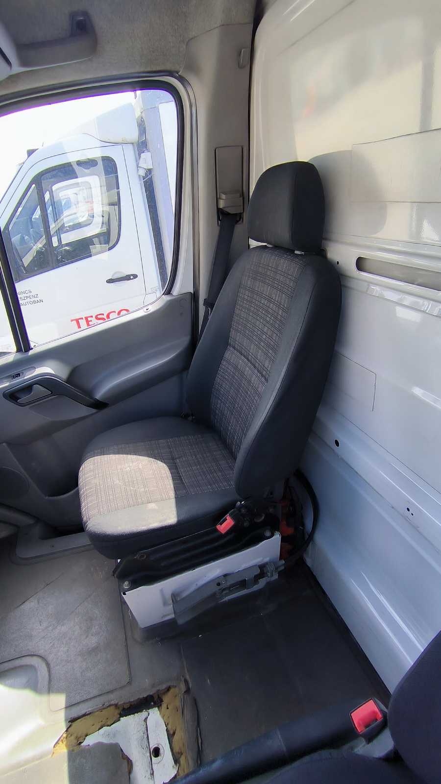 Hűtős kisteherautó 11