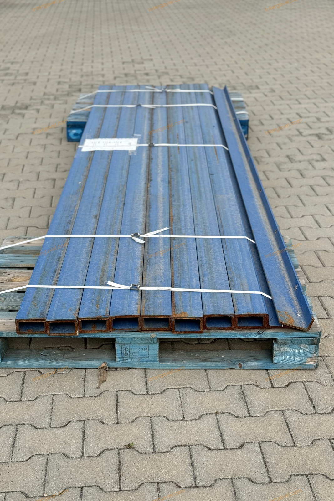 Bontott szögvas (targonca vezető) 1