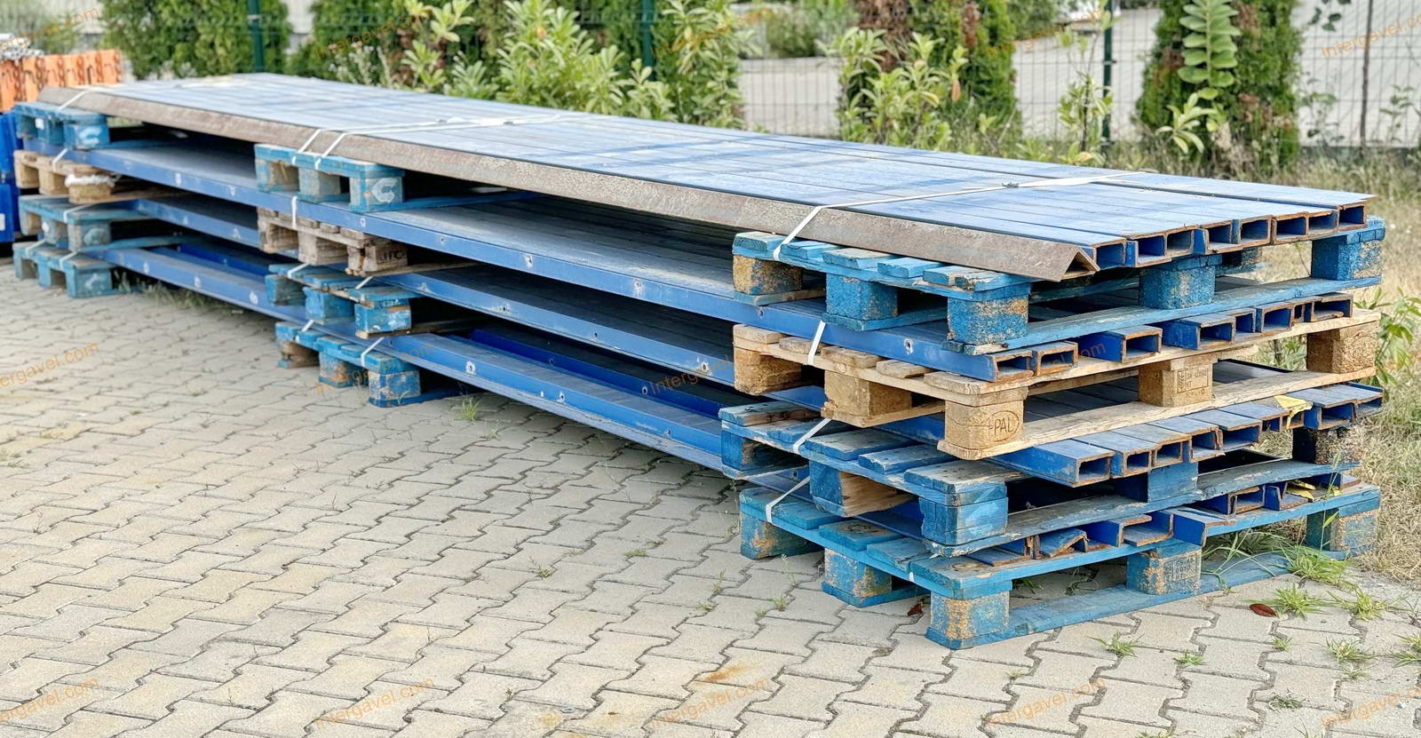 Bontott szögvas (targonca vezető) 1