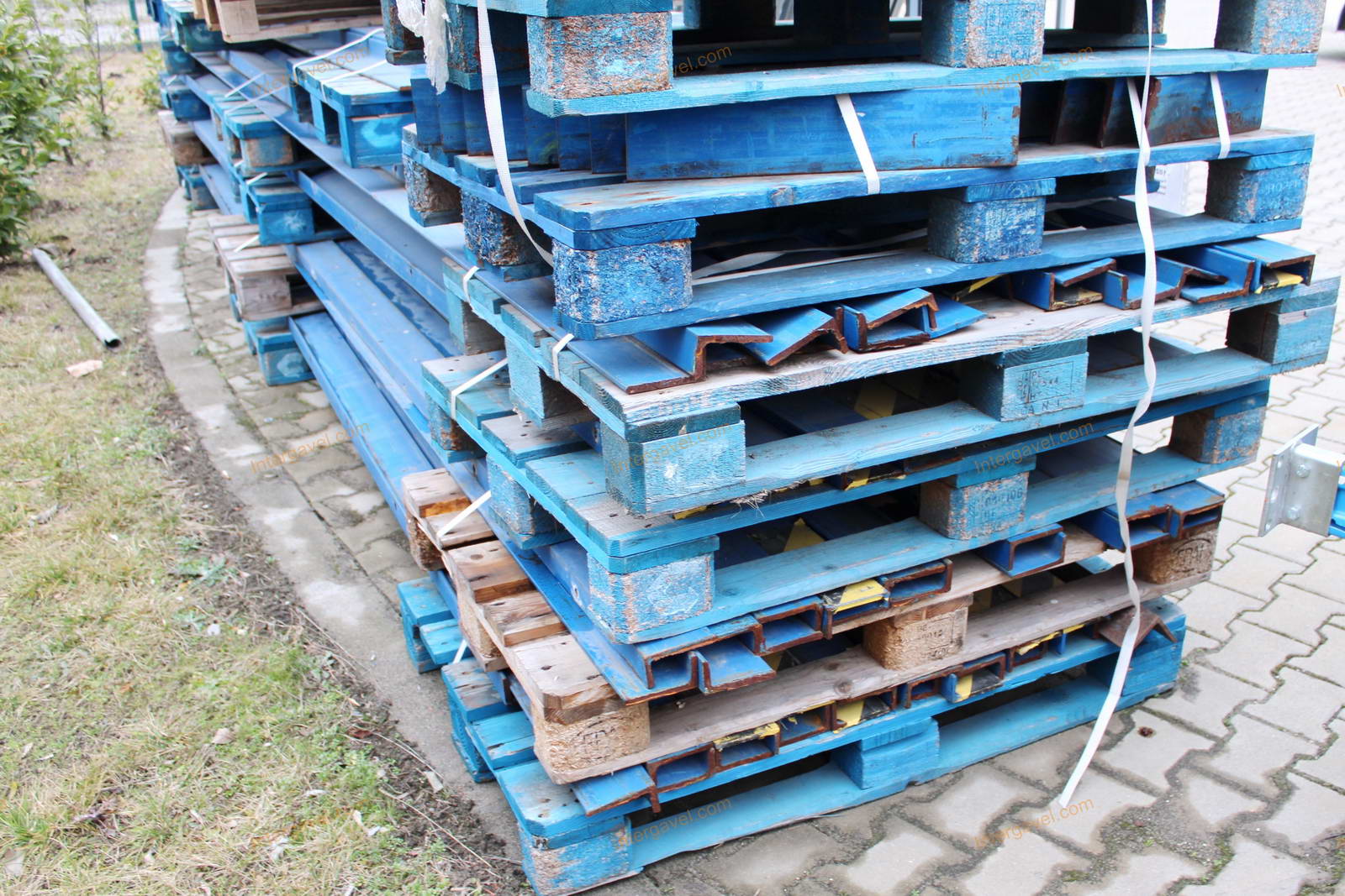 Bontott szögvas (targonca vezető) 11