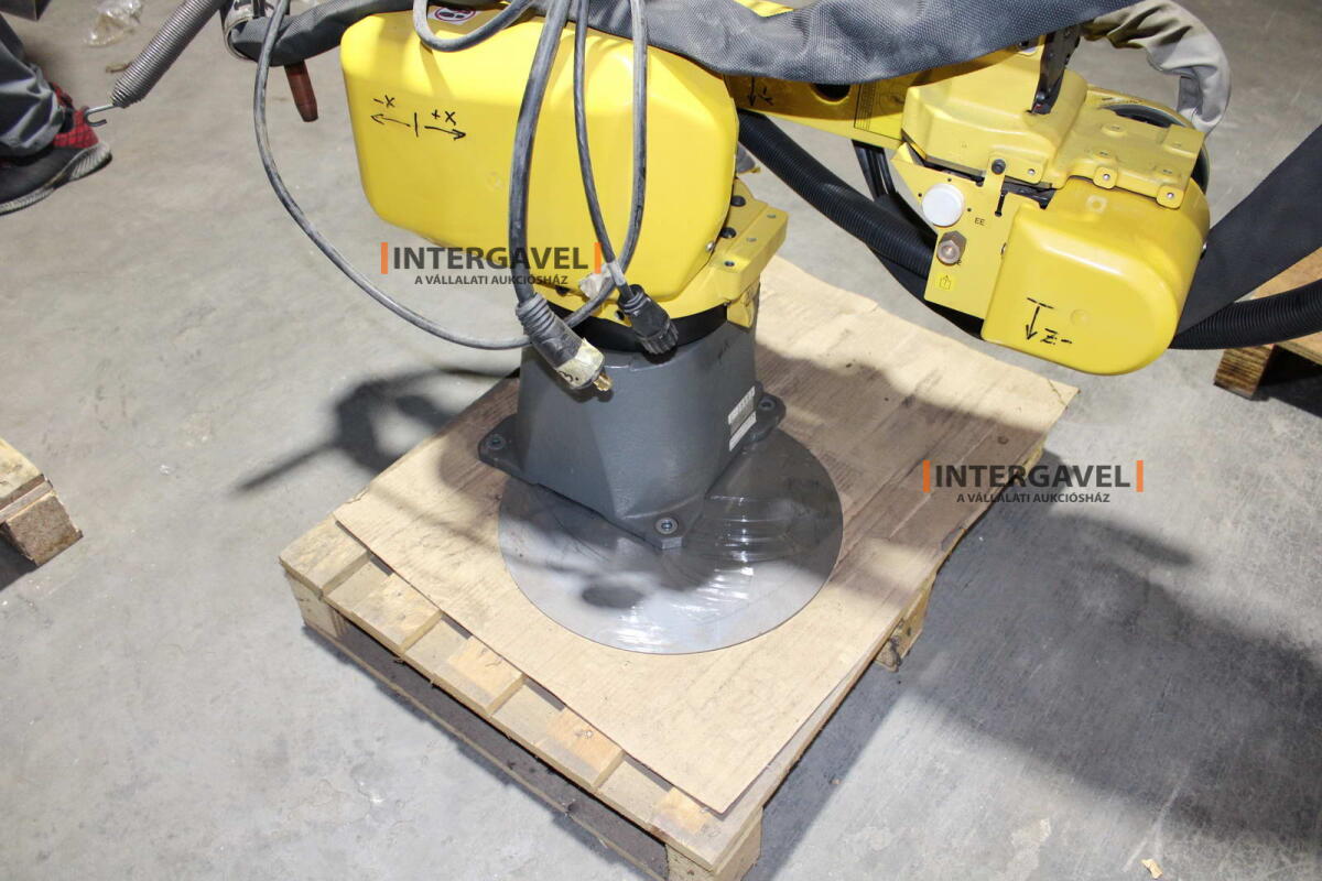 Hegesztő robot - Fanuc, ARC Mate 100iC; Fronius, TransSteel 3500 Rob 9