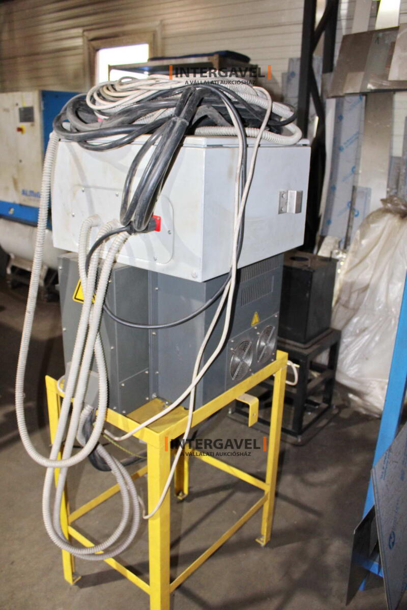 Hegesztő robot - Fanuc, ARC Mate 100iC; Fronius, TransSteel 3500 Rob 12