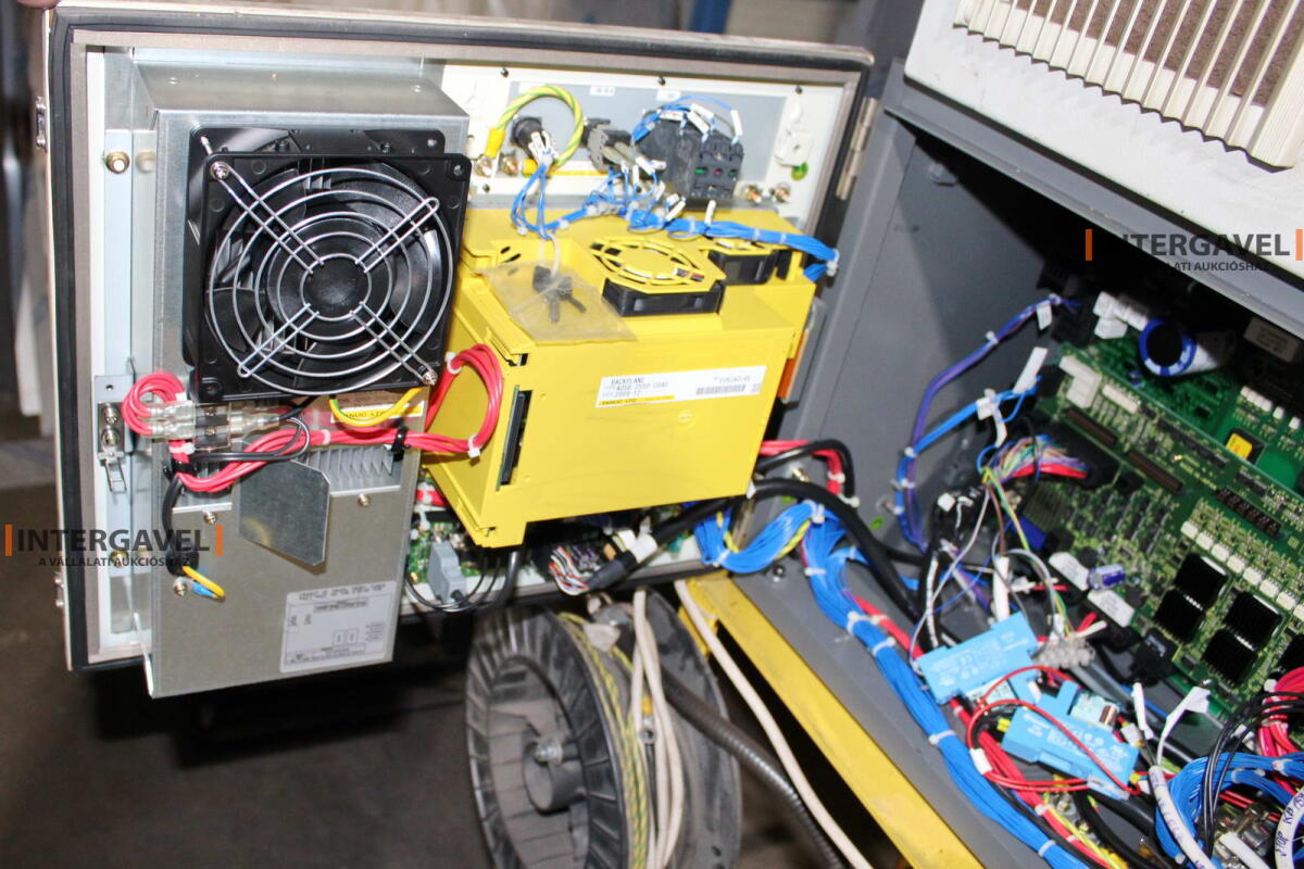 Hegesztő robot - Fanuc, ARC Mate 100iC; Fronius, TransSteel 3500 Rob 15