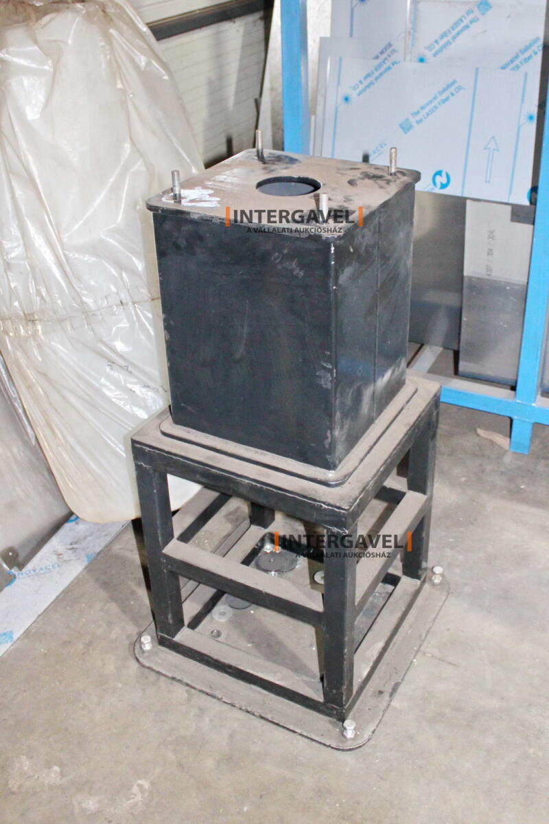 Hegesztő robot - Fanuc, ARC Mate 100iC; Fronius, TransSteel 3500 Rob 21