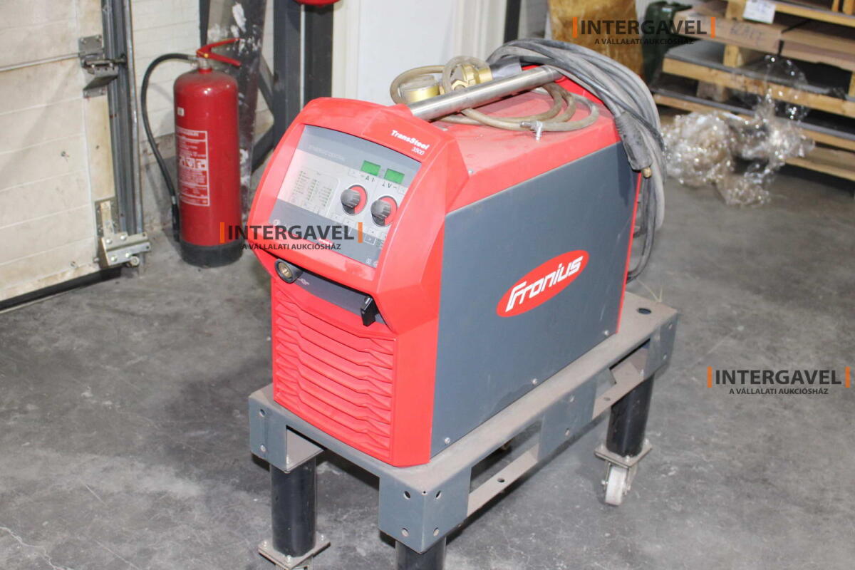 Hegesztő robot - Fanuc, ARC Mate 100iC; Fronius, TransSteel 3500 Rob 22