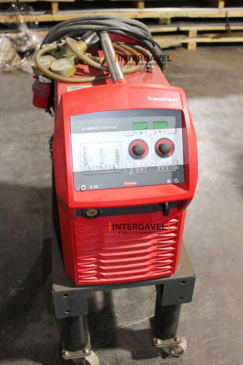 Hegesztő robot - Fanuc, ARC Mate 100iC; Fronius, TransSteel 3500 Rob 24