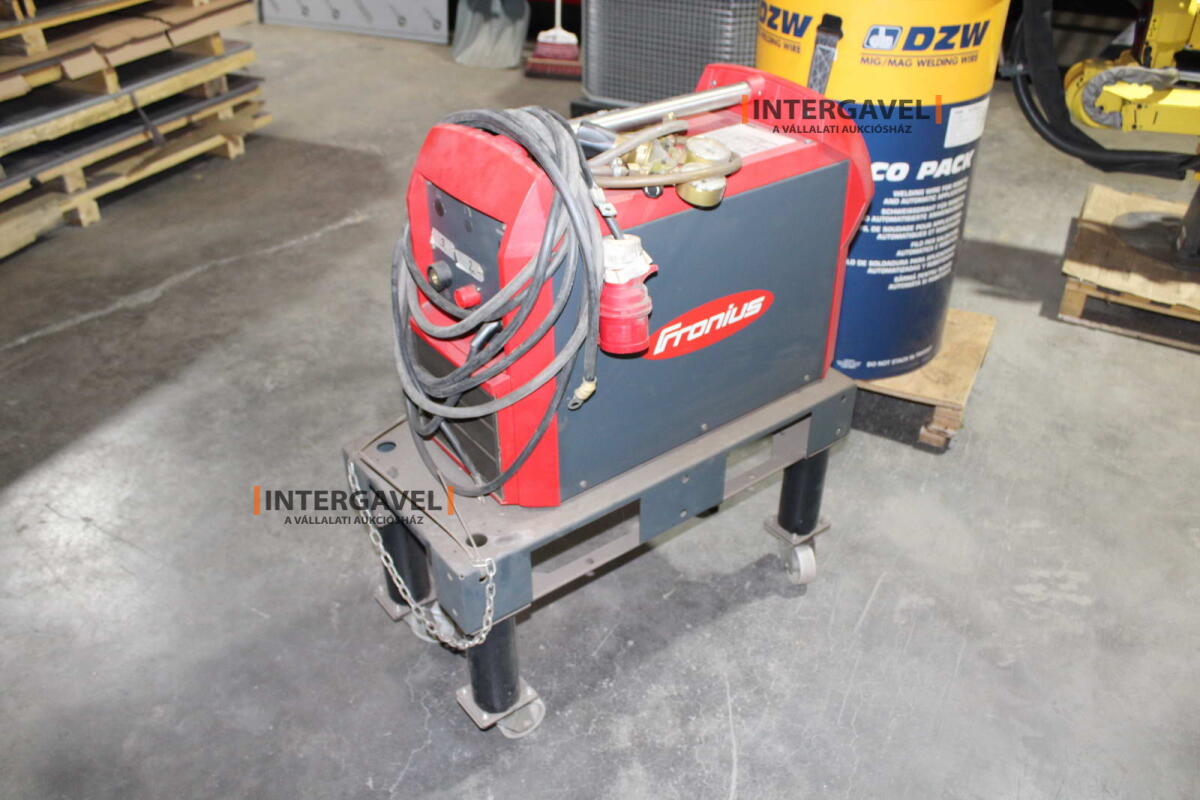 Hegesztő robot - Fanuc, ARC Mate 100iC; Fronius, TransSteel 3500 Rob 26
