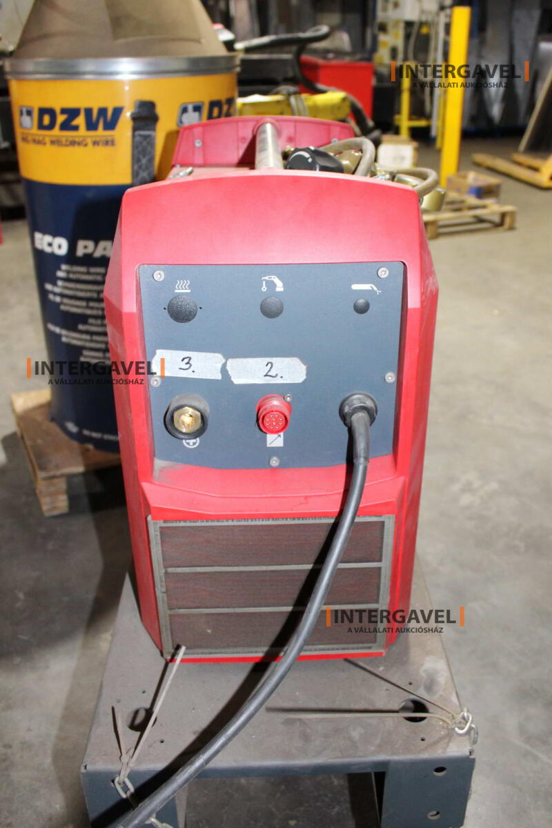 Hegesztő robot - Fanuc, ARC Mate 100iC; Fronius, TransSteel 3500 Rob 27