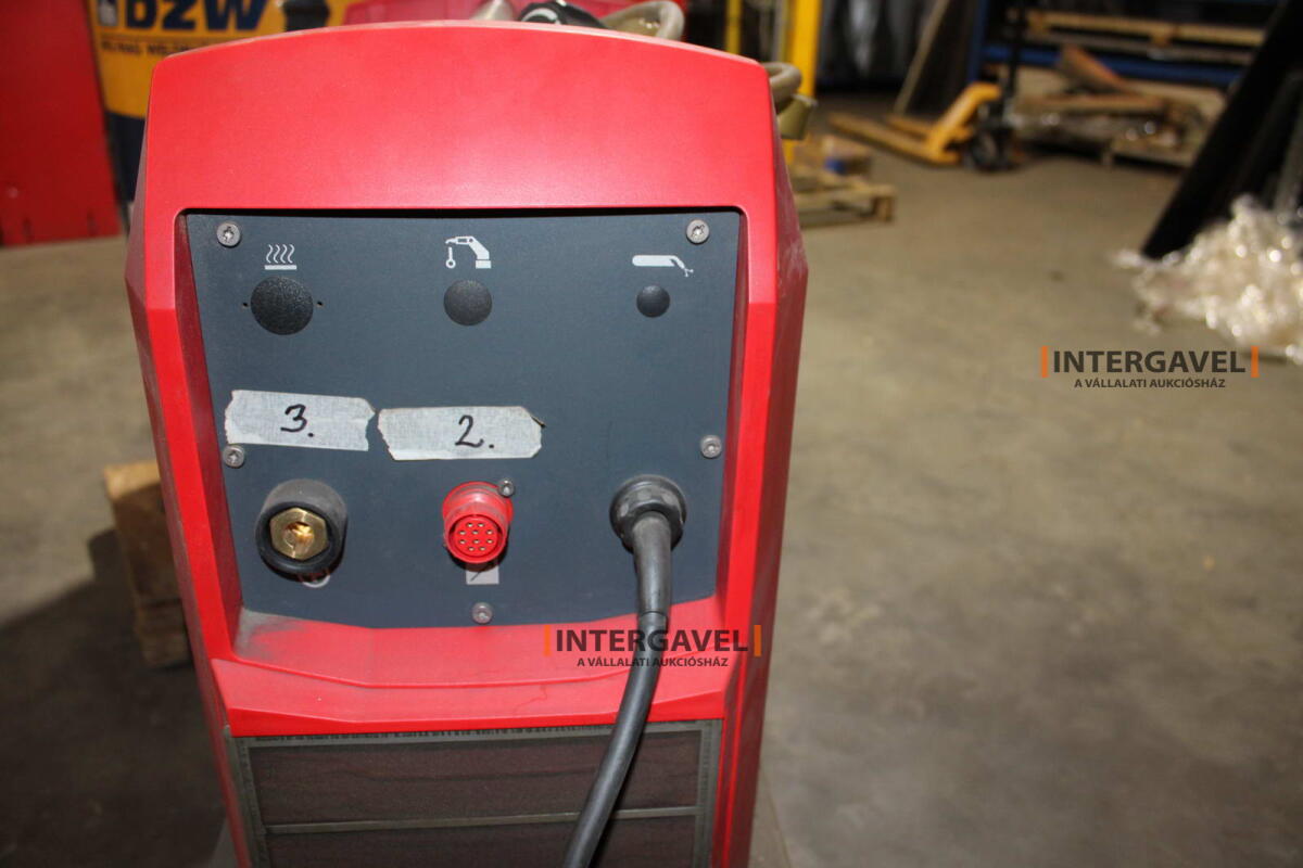 Hegesztő robot - Fanuc, ARC Mate 100iC; Fronius, TransSteel 3500 Rob 28