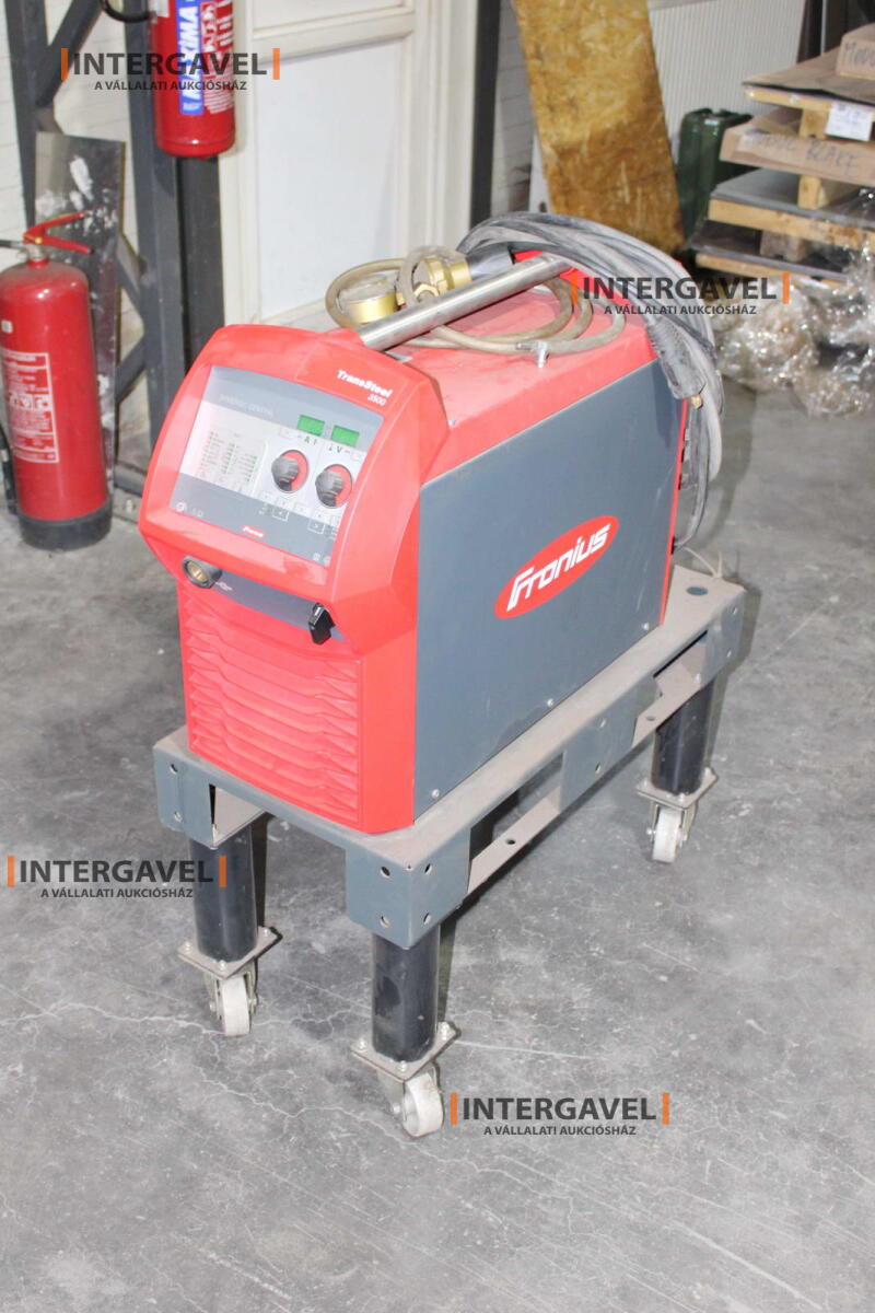 Hegesztő robot - Fanuc, ARC Mate 100iC; Fronius, TransSteel 3500 Rob 30