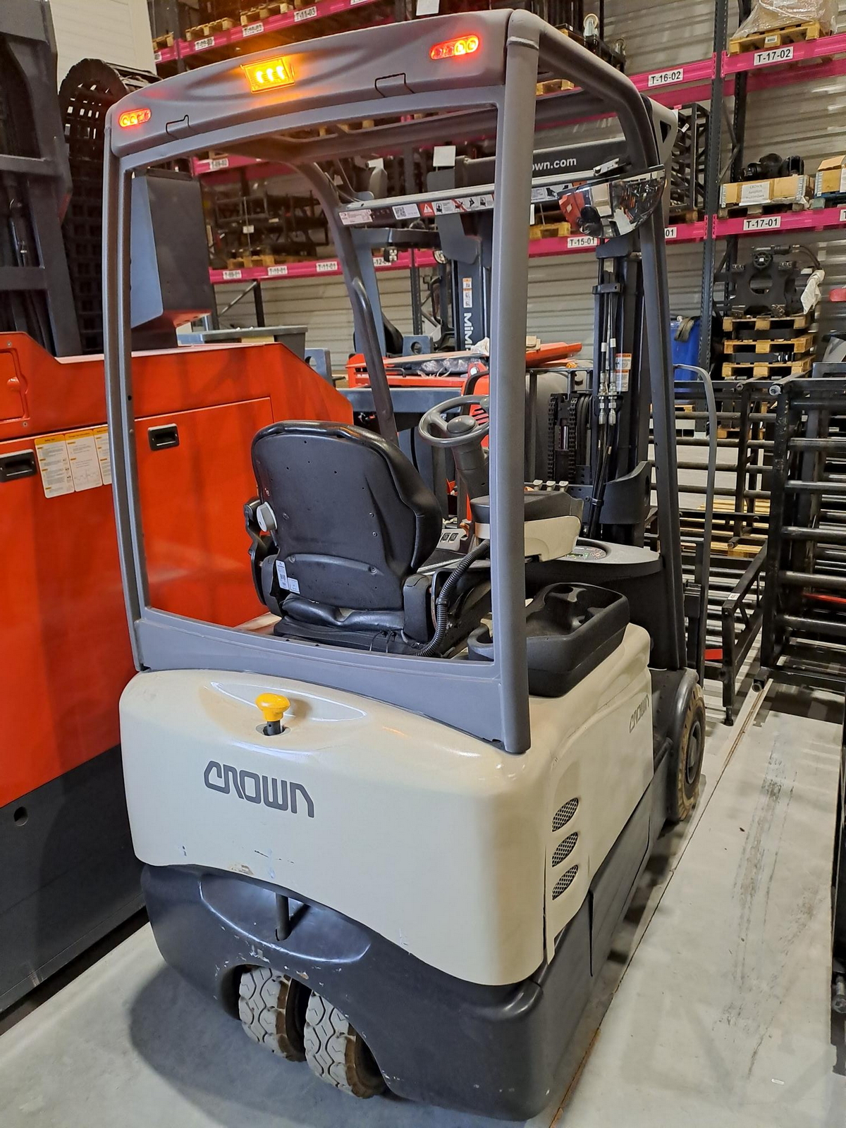 Homlokvillás targonca (elektromos) 8