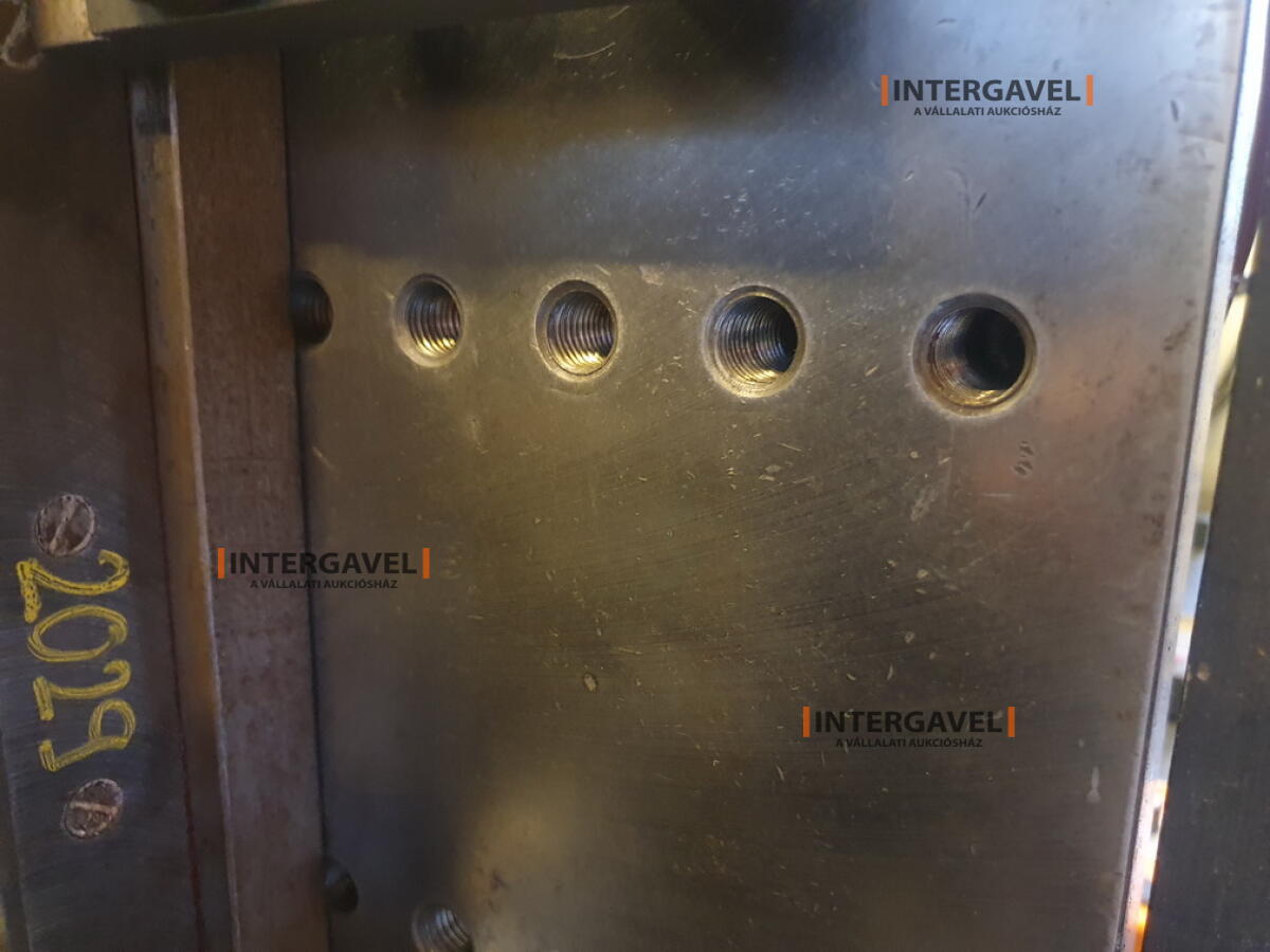 Ferromatik Milacron K-Tec 110 S (2000) fröccsöntő gép 16