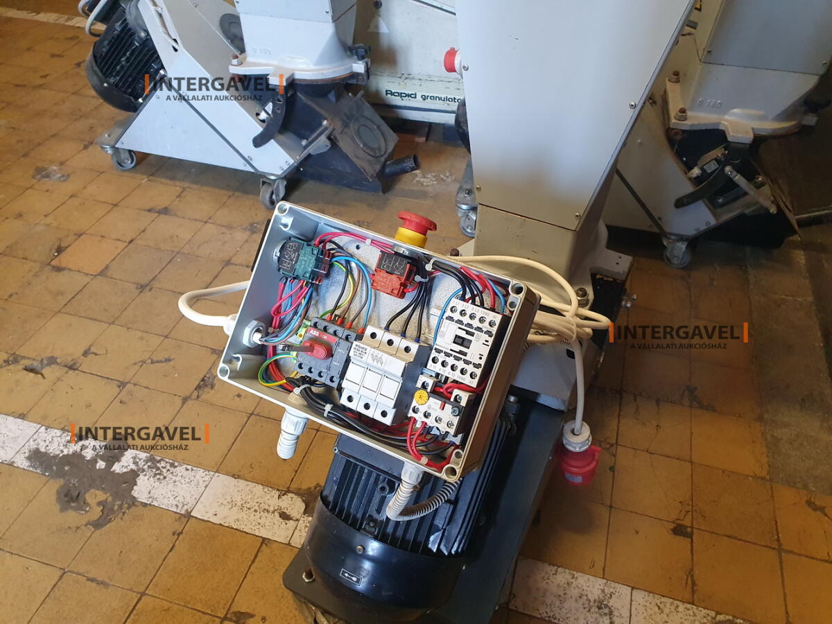 Dipre G130A7 (2007) műanyag daráló 2