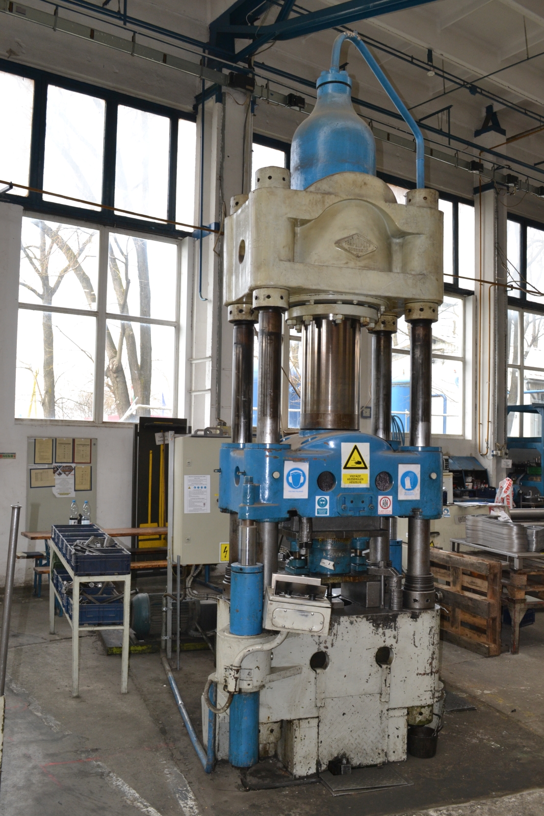 Négyoszlopos hidraulikus prés 2