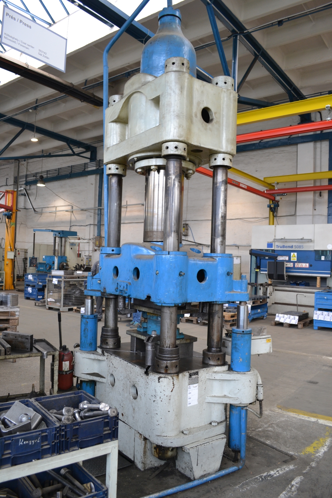 Négyoszlopos hidraulikus prés 9