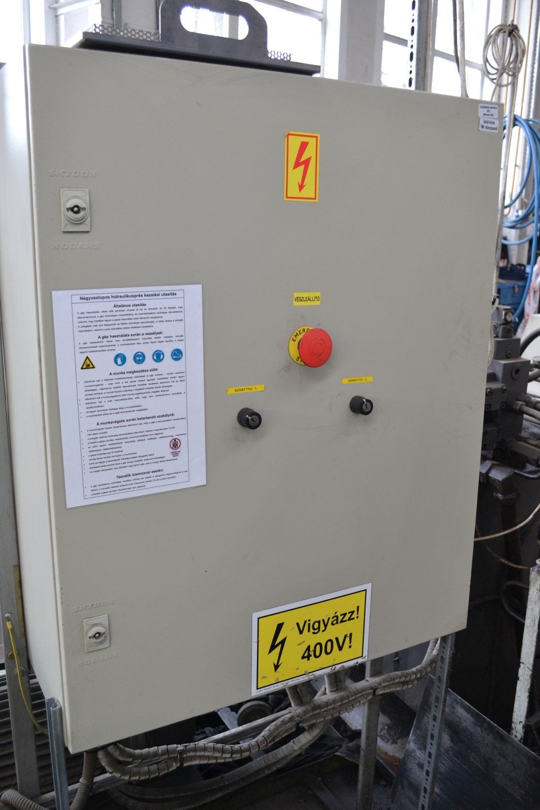 Négyoszlopos hidraulikus prés 15