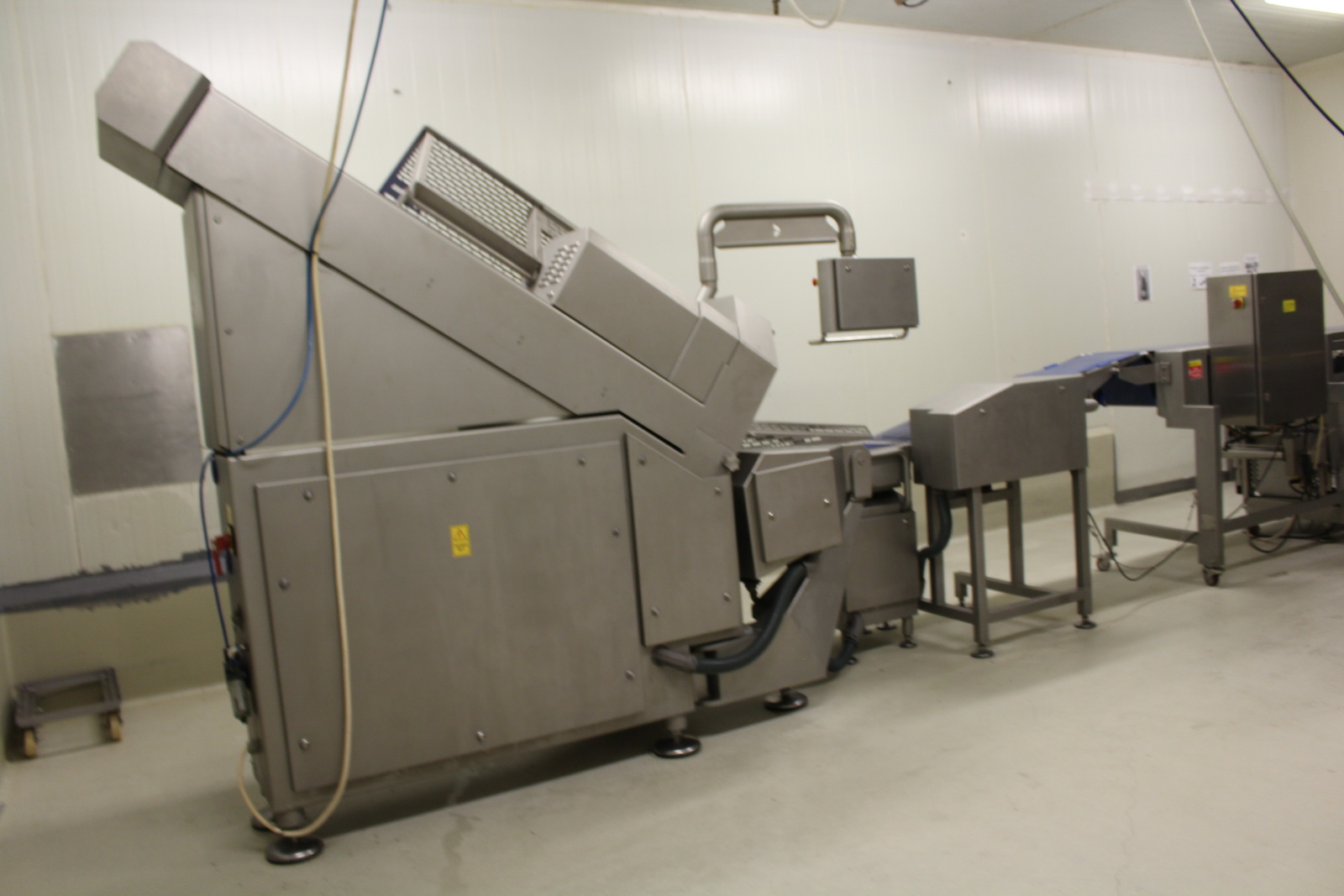 Szeletelőgép kihordó szalaggal 13