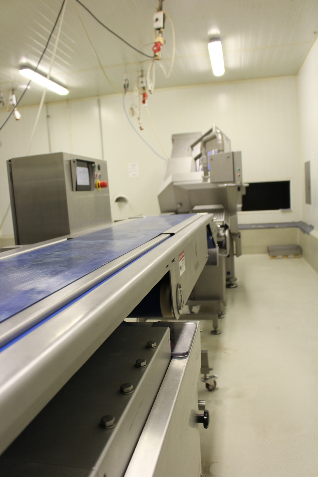 Szeletelőgép kihordó szalaggal 14